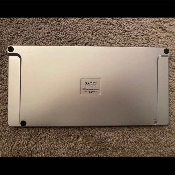 ZAGG Wireless keyboard and Protective Case - Picture 4 of 10